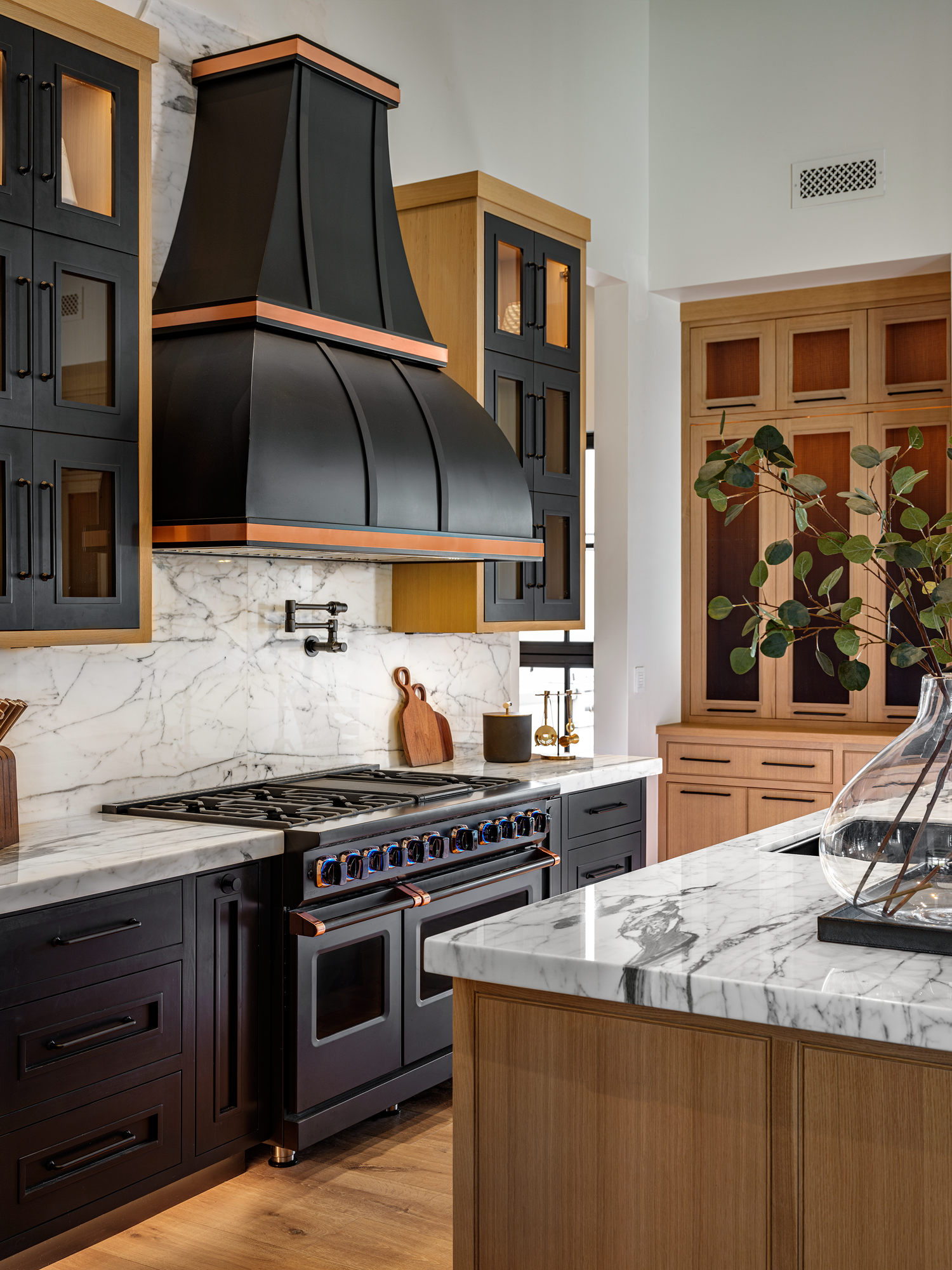 Close-up-Stove-and-Hood